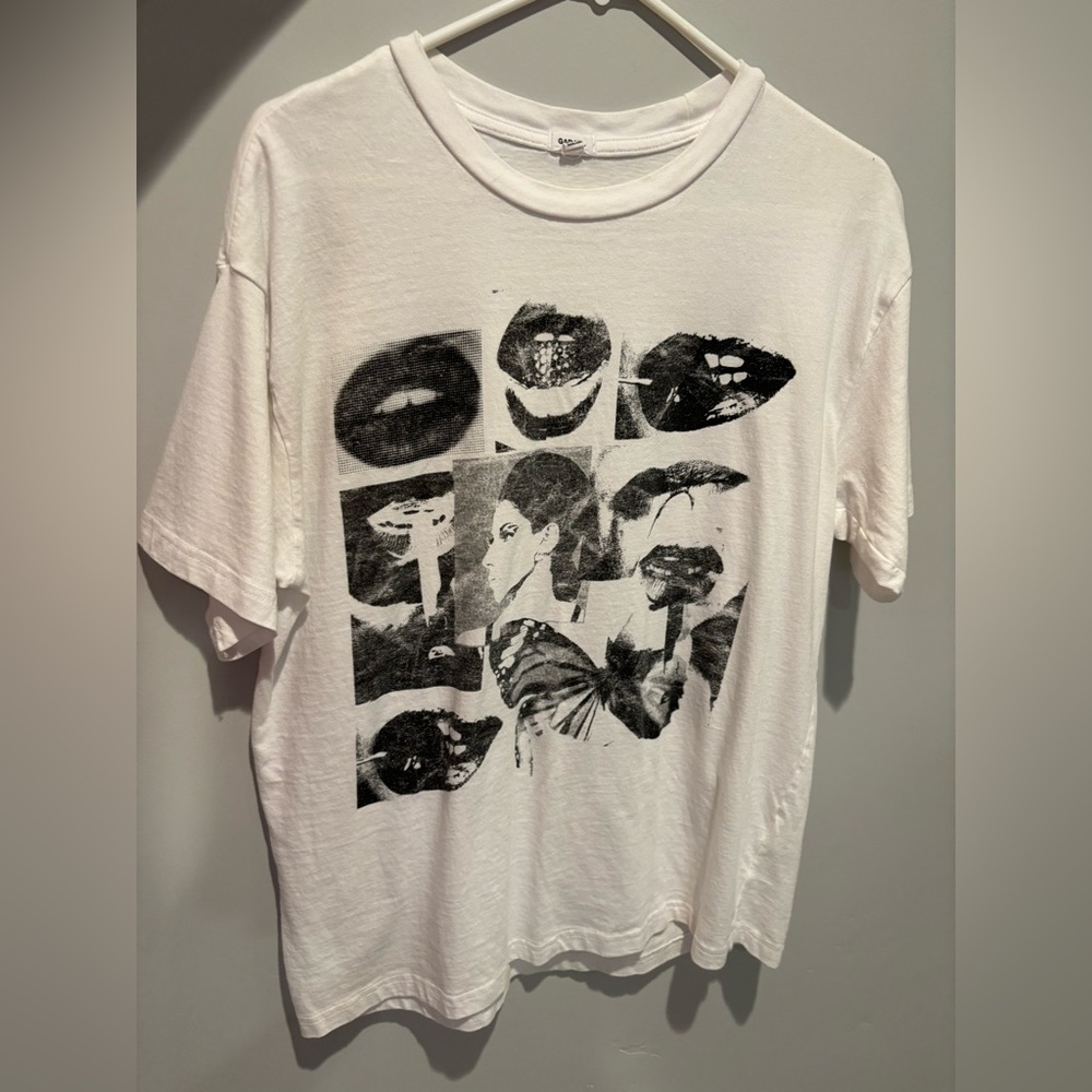 garage graphic tee size xs/s